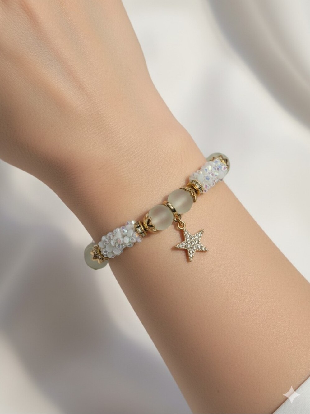 D'Bello Women's NWT Clear Crystal Star Charm Beaded Stretchy Bracelet